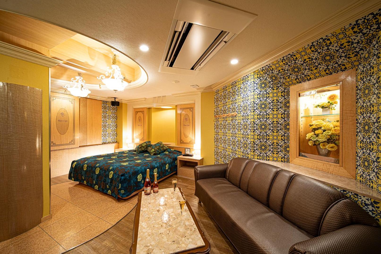 Roselips Tsuruhashi ローズリップス鶴橋 Hotel Osaka Exterior photo